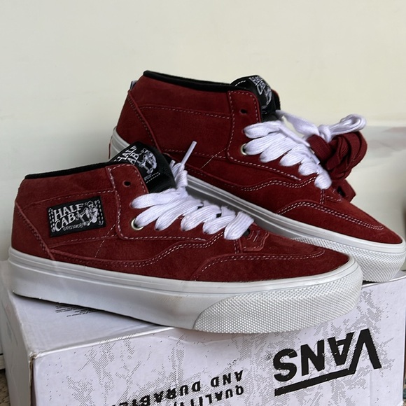 Vans WMNS Skate Half Cab
Pig Suede Brick
VN0A5KYABRI
Sneakers - Picture 7 of 16
